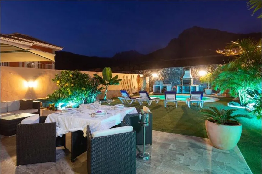 Villa Lady Luxury - terrace with outdoor table