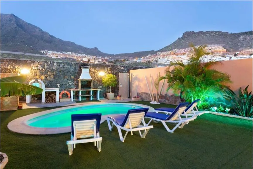 Villa Lady Luxury - private pool at dusk with mountain view