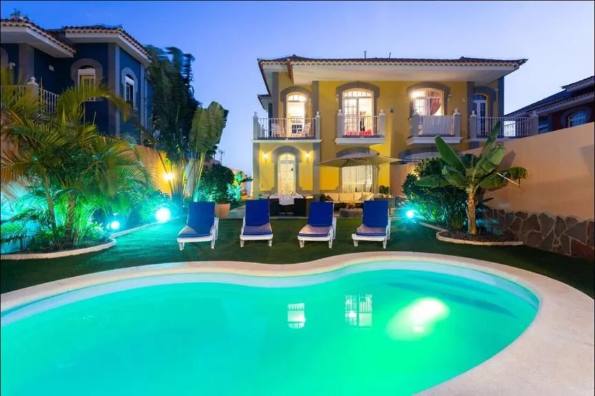 Villa Lady Luxury - private pool and sun loungers