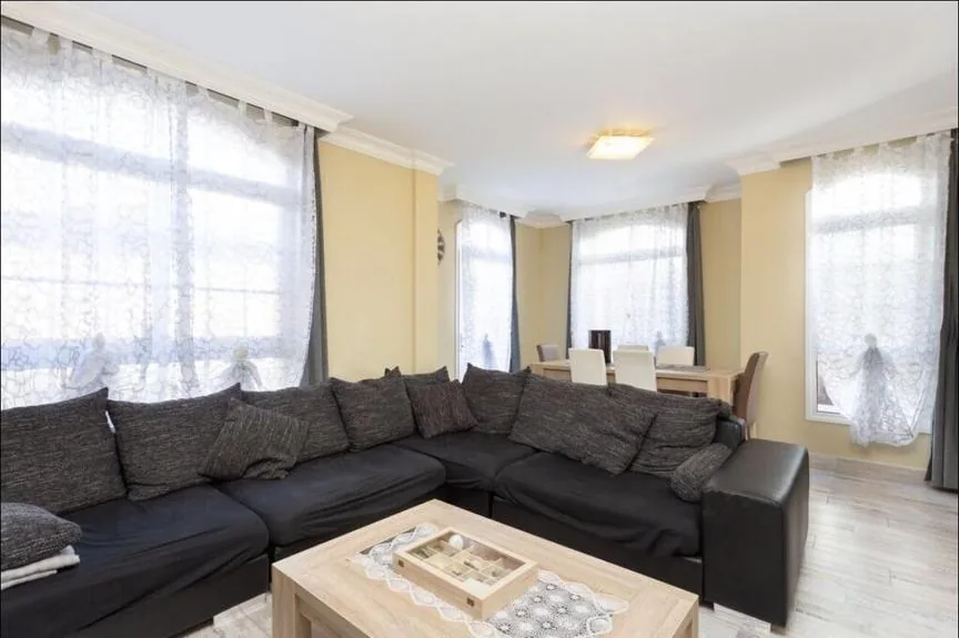 Villa Lady Luxury - living room with corner sofa